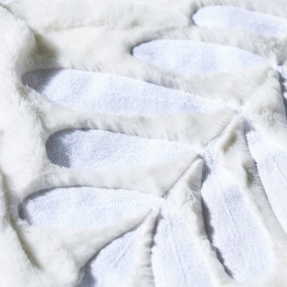 Anthropologie faux fur snowflake tree skirt, NEW! - Picture 4 of 4